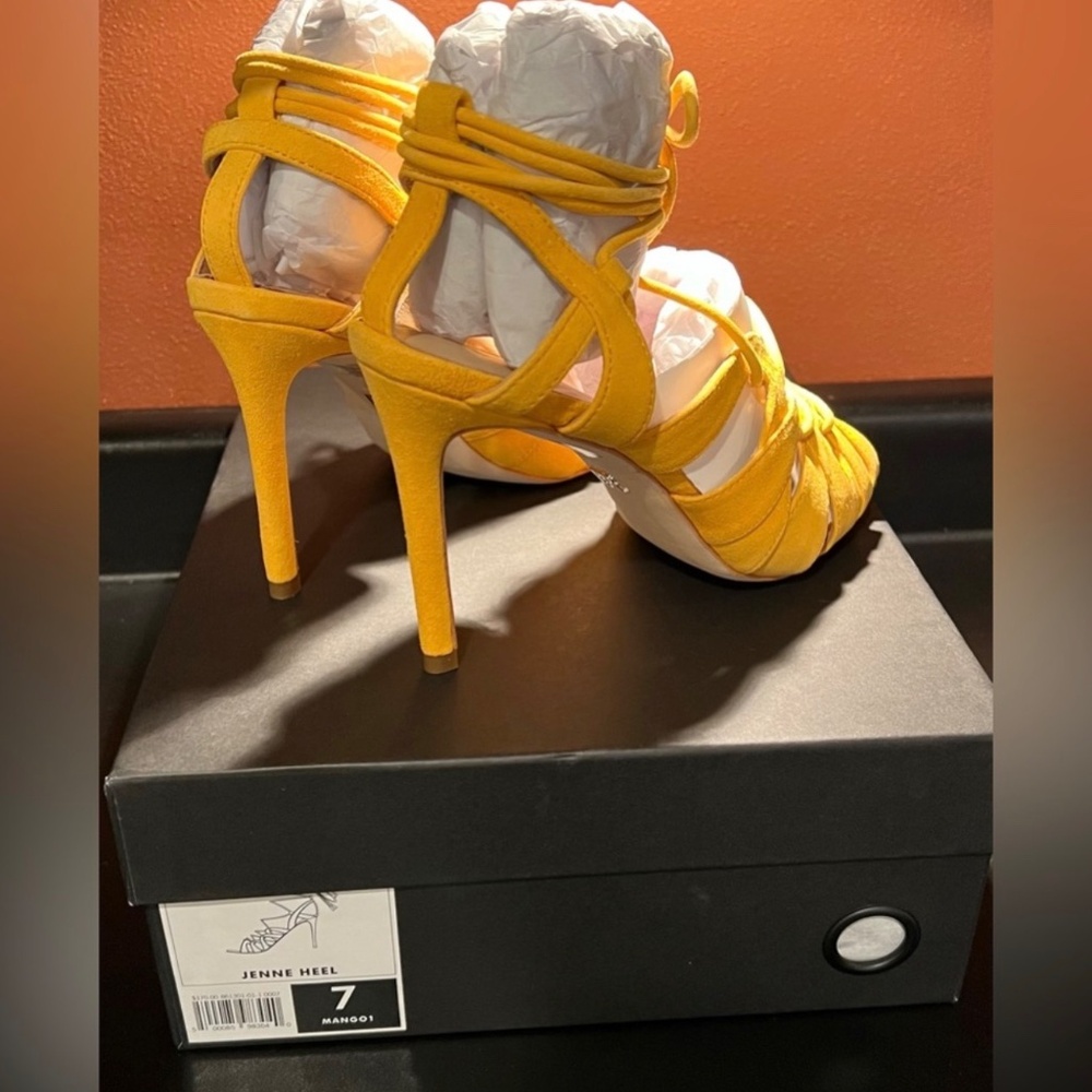 Banana Republic Women's Peep Toe Jenne Suede Heel Mango Yellow Size 7 - Picture 2 of 7